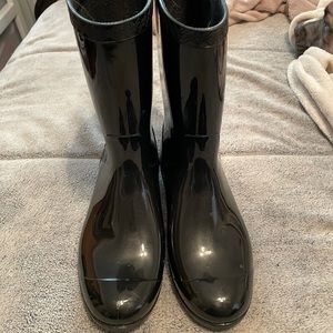 Black Ugg rain boots